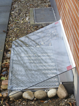 Einbau Lichtschachtabdeckung Glas